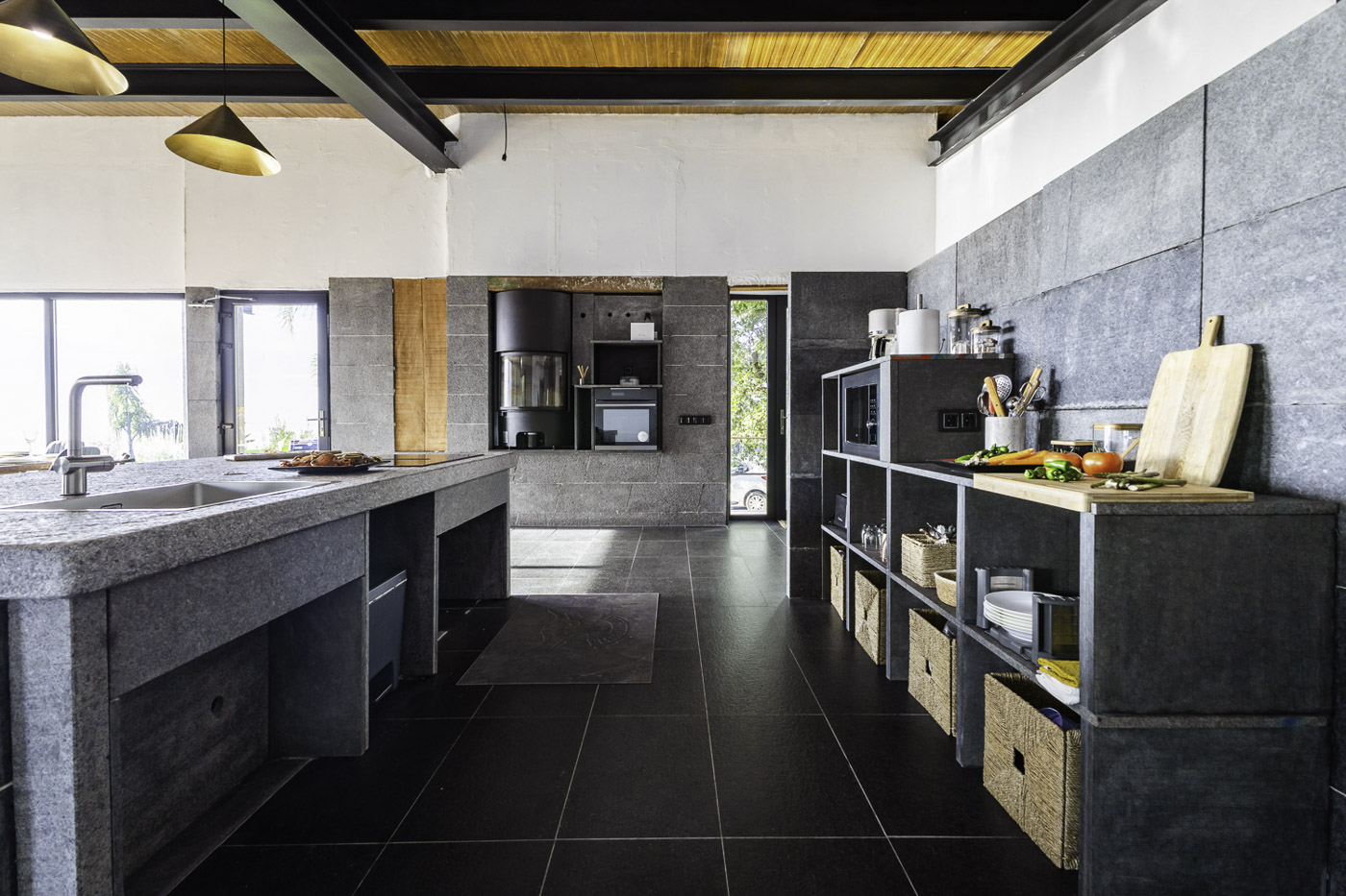 Cocina con isla central / barra